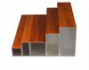 Procesamiento de perfil de aleación de aluminio con acabado de madera de palisandro profundo para partición de pantalla preferencial hecha a medida, perfil cuadrado de aluminio para techo cuadrado de aluminio