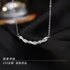 Collar Retorcido de Plata S999 Sonrisa Personalidad Femenina Diseño de Nicho Lujo Ligero de Alta Gama Temperamento Versátil Sentido de Alta Gama