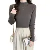 Suéter de punto de manga larga ajustado con cuello medio alto fino de primavera y otoño, suéter interior corto ajustado de otoño e invierno, camisa de fondo para mujer