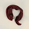 Bufanda Pequeña de Seda Estilo Nuevo con Hebilla Magnética Perezosa y Tacto de Alta Gama, Cadena de Perlas para Clavícula para Mujer, Bufanda Pequeña con Elemento de Carruaje de Lunares Paisley