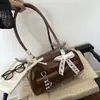 Bolso de Cuero Aceitado y Encerado de Moda para Mujer 2026 Nuevo Modelo Gran Capacidad Bolso de Mano para el Trabajo Versátil Bolso de Hombro/Debajo del Brazo