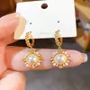 Pendientes Retro de Oro Real de 18K Electrochapado con Circonita Ovalada y Perla de Imitación Pendientes de Lujo Accesible Franceses Elegantes de Gama Alta para Mujer