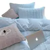 2026 Transmisión en Vivo Más Vendido Cuadros Pequeños de Gama Alta Felpa de Conejo Rex 320g Jacquard Tridimensional Color Sólido Leche Polar Juego de Cuatro Piezas