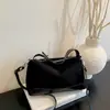 Bolsa popular deste ano 2026 início do outono nova bolsa feminina bolsa de ombro única fosca retrô bolsa transversal com toque casual