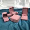 Ventas Directas de Fábrica Hebilla Dorada Terciopelo Redondeado Caja para Joyería Moda Caja de Empaque para Joyería Caja para Collares Caja para Anillos Al por Mayor en Stock