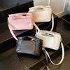 Bolso Satchel Balde Commuter Simple y Versátil Estilo Coreano para Mujer 2025 Nueva Moda Textura Acolchada Bandolera de un Hombro
