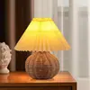 Lámpara de mesa cruzada de decoración nórdica para casa de huéspedes, plisada, lámpara de noche de bambú para dormitorio, mesita de noche, regalo, lámpara de ambiente romántico