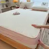 2026 Novo Modelo Lençol Impermeável Acolchoado com Fio Bouclé para Cama Grande, Conjunto de Lençol Acolchoado Xadrez com Estampa de Desenho Animado