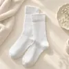 Calcetines de algodón para mujer, calcetines largos, estilo primavera/otoño, estilo japonés, simples y frescos, calcetines tobilleros, blancos y negros, calcetines de media pantorrilla, perfectos para combinar con mocasines