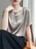 Camiseta de Cetim para Mulheres com Bordas Macias, Design de Gola Redonda, Amiga da Pele, Sedosa, Suave e Elegante, Blusa Versátil para Primavera e Verão com Acabamento Brilhante e Mangas Curtas