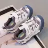 Zapatillas Deportivas de Malla para Niñas Otoño Nuevo Estilo Dibujos Animados Gato KT Velcro Transpirables Antideslizantes Zapatos para Niños Zapatos Tipo Papá para Niños