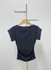 Camiseta de Design de Nicho com Manga Morcego Curta, Decote Ombro a Ombro e Ajuste na Cintura em Azul Menta/Roxo/Preto