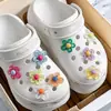 Nuevos Zapatos de Cueva Hebilla para Zapatos DIY Color Fresco Pequeño Flor Mariposa Accesorios Decorativos Desmontables Flor de Zapato Venta al por Mayor Generación
