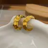 Pendientes irregulares de moda coreana versátiles de lujo ligero de alta gama para el uso diario con un diseño y personalidad únicos para mujer