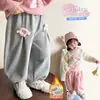 Pantalones de Chándal de Encaje Rosa con Conejito Estilo Coreano para Niñas Otoño/Invierno 2026 Nueva Moda Infantil Pantalones Largos Elegantes para Niñas Pequeñas Tendencia
