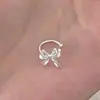 Pin de oreja de lazo simple estilo coreano para mujer, lindo y exquisito, versátil y de nicho, no requiere perforación, accesorio de oreja de moda