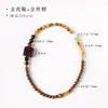 Pulsera de sándalo verde estilo zen de doble hilo, disponible en varios diseños, con un tallado en madera maciza con el carácter "Ji" y un colgante cuadrado, combinada con una pulsera de cuentas de ojo de tigre dorado.