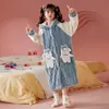 Pijamas de Invierno para Niños Pijamas para Niños Terciopelo de Coral Engrosado Medianos y Grandes Niños Niños Estudiantes de Secundaria Batas de Baño Sacos de Dormir Antipatadas