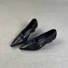 Zapatos de mujer de piel de oveja súper suaves con punta fina estilo francés, modelo nuevo 2026, tacón de cuña, corte bajo, tacones altos versátiles y elegantes para el lugar de trabajo y para ir al trabajo