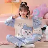 Pijama infantil para primavera y otoño, estilo nuevo, manga larga y pantalón largo, alto valor estético, diseño de dibujos animados, suave y adecuado para usar al aire libre, ropa de casa, conjunto de cuello redondo