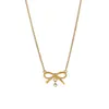 Popular collar de doble corazón de acero de titanio 316 de Chenhe, chapado en oro al vacío de 18K, con un lazo y diamantes, cadena simple para la clavícula de uso diario