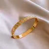 Estilo Metálico Europeu e Americano Cravejado com Strass Luxo Leve Versátil Pulseira Design de Nicho Fecho Simples Pulseira Exquisita Sensação de Alto Padrão Joia de Mão
