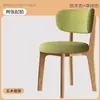 Silla de comedor de madera maciza estilo nórdico italiano, silla de diseñador de lujo ligero para el hogar, silla moderna con respaldo, silla de madera maciza para apartamentos pequeños