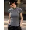 2026 Estilo Lujo Ligero Top Casual Gris con Decoración de Perlas y Cuello Medio Alto para Mujer con Mangas Cortas y un Diseño Elegante para Verano Nuevas Llegadas