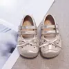 Sapatos Mary Jane Doces de Bolinhas para Bebê 2026 Novo Estilo Primavera/Outono Sapatos de Couro com Tira Cruzada de Laço para Meninas Sapatos de Corte Baixo