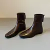 Versão em couro macio~Botas elásticas finas silenciosas de sola macia para mulheres com saltos baixos grossos e bico quadrado, adequadas para o trajeto no outono e inverno, com aumento interno de altura
