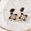 Brincos Pingente Flor de Quatro Pétalas Moda Europeia e Americana Elegantes Versáteis Luxo Leve Pendentes de Orelha Nicho High-end Brincos Simples para Mulheres