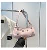 Bolso de mujer de moda con personalidad y remaches de tendencia europea y americana 2025, nuevo bolso de mano coreano para axilas, bolso de hombro de moda
