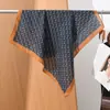 Bufanda nueva de alta gama con patrón de espiga para otoño/invierno, versátil para el uso diario y los viajes, con un diseño retro, moderno y elegante
