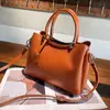 Bolso de Cuero Genuino Transfronterizo para Mujer Bolso Tote de Piel de Vaca de Primera Capa Natural Bolso Cruzado Versátil para el Trabajo de Mujer Venta al por Mayor de Fábrica