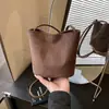Terciopelo temperamento gran capacidad 2026 primavera nuevo lanzamiento de moda para ir al trabajo moda retro estampado de leopardo bandolera bolsa cubo para teléfono móvil