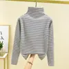 Nueva camiseta interior térmica de rayas frescas para otoño e invierno, de cuello semi-alto y manga larga para mujer, holgada y estilizada, top cálido