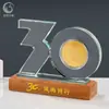 Trofeo de Cristal Creativo Insignia de Aniversario Hecha a Medida Incrustada con Medalla Trofeo de Gama Alta Hecho a Medida para Empleados Destacados