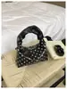 Otoño 2026 Nuevo Estilo Coreano Bolso Cubo de Lunares Bolso de Mano para Mujer Alta Apariencia Bolso Cruzado de un Solo Hombro Moda Pequeño Bolso para Viajes