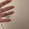 Corrente de Clavícula Cruzada Cravejada com Diamantes Estilo Europeu e Americano, Colar Duplo Cruz de Liga Masculino, Acessório de Hip-Hop de Nicho