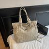 Bolso Tote para Mujer 2025 Verano Nuevo Bolso Ligero de Gran Capacidad para Viajar al Trabajo Bolso de Hombro de Nailon Simple Casual Moderno