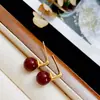Pendientes Metálicos de Perla Roja de Alta Gama para Mujer Retro Francés Elegantes Simples Versátiles Coreanos Pendientes Pendientes