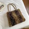 Nova Bolsa Tote Leopardo Personalizada de Alto Valor para Mulheres Outono 2026, Bolsa de Pelúcia Grande Capacidade para Ombro, Bolsa de Ombro para o Dia a Dia