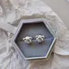 Pendientes de Perla con Lazo Diseño de Nicho Pendientes de Perla Grises de Alta Gama Pendientes Coreanos Elegantes Simples y con Estilo para Mujer