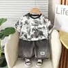 Conjunto de ropa de verano para niños, elegante atuendo de verano para bebé con cuello redondo, mangas cortas tie-dye, ropa de moda para bebés y niños, casual y moderno