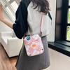 Bolso de mujer famoso en línea popular 2023, nuevo bolso cuadrado pequeño, bolso de mensajero de moda dulce japonesa, comercio exterior, entrega transfronteriza de una sola pieza