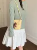 Bolsa Pequena de Couro Macio para Celular Feminina, Bolsa Pequena Transversal, Novo Modelo Primavera/Verão 2026, Estilo Vertical com Pingente de Cavalo Pequeno, Bolsa Pequena Transversal de Ombro Único