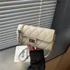 Bolsa transversal quadrada pequena de moda feminina acolchoada com corrente estilo Chanel 2026, novo modelo, luxo leve, com toque de alta qualidade