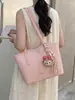La popular bolsa tote versátil de color block de este año es un modelo nuevo para mujer de gran capacidad 2026, un bolso de hombro y axila moderno y a la moda.