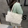 Bolsa de Ombro Feminina Moda Transfronteiriça Estilo Novo Primavera Laço, Bolsa Tote Grande Bordada Acolchoada, Bolsa de Mão Casual Simples