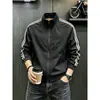 Jaqueta Patchwork Listrada Azul Marinho de Outono Estilo Americano, uma peça de outerwear elegante e sofisticada, jaqueta corta-vento curta de corte justo